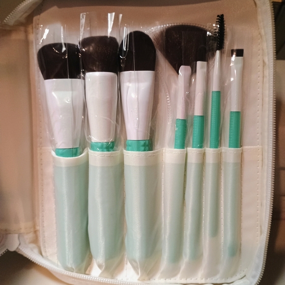 Mint Green Makeup Brush Set - Picture 1 of 6
